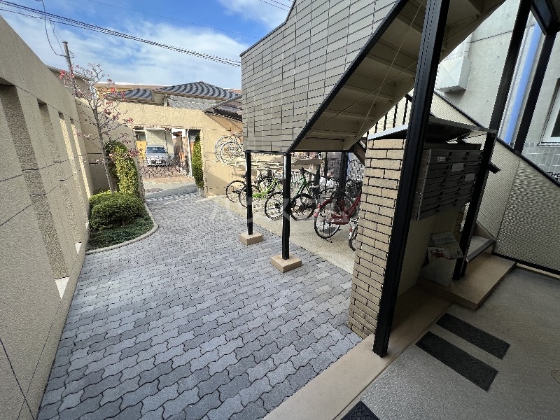 22/30 エントランス