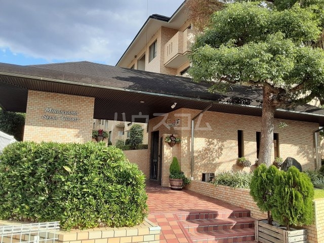 28/30 エントランス