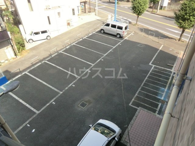 27/30 駐車場