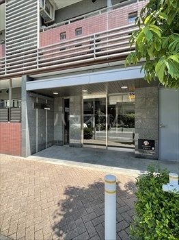 27/30 エントランス