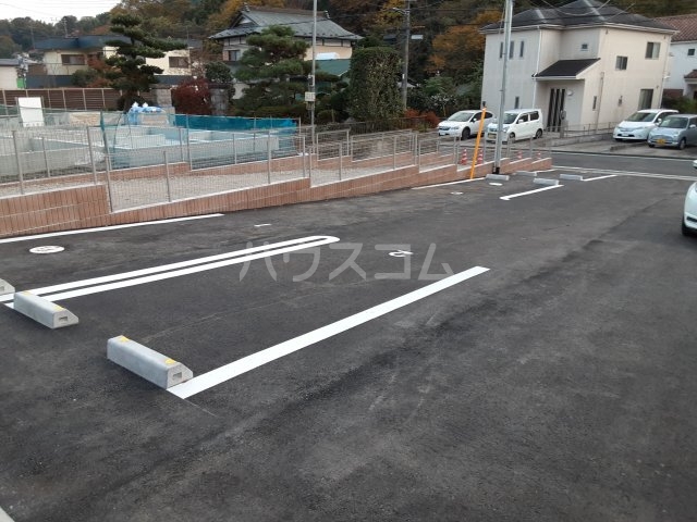 2/5 駐車場