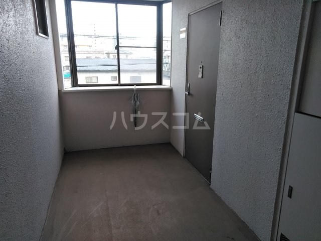 2/3 エントランス