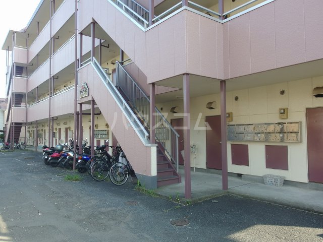 24/30 エントランス