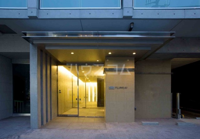 21/26 エントランス