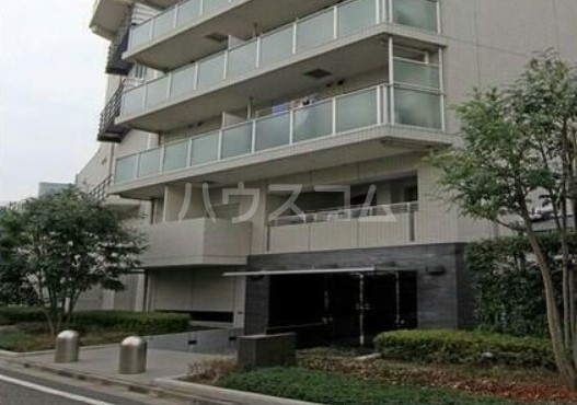 24/30 エントランス