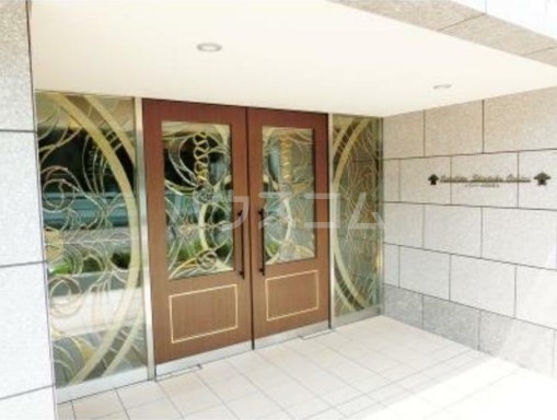 22/28 エントランス