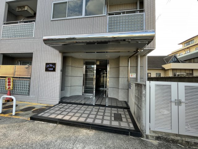 16/17 エントランス