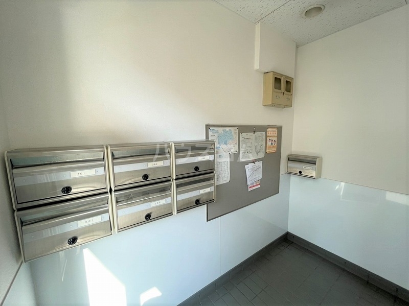 25/30 エントランス