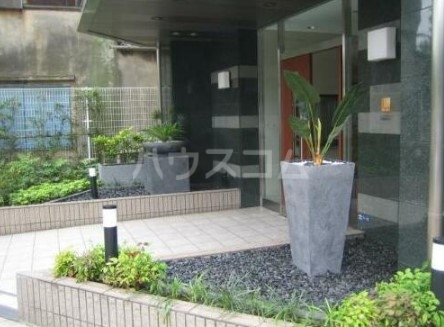 18/28 エントランス