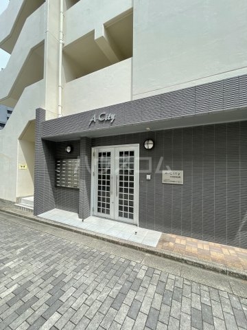 18/28 エントランス