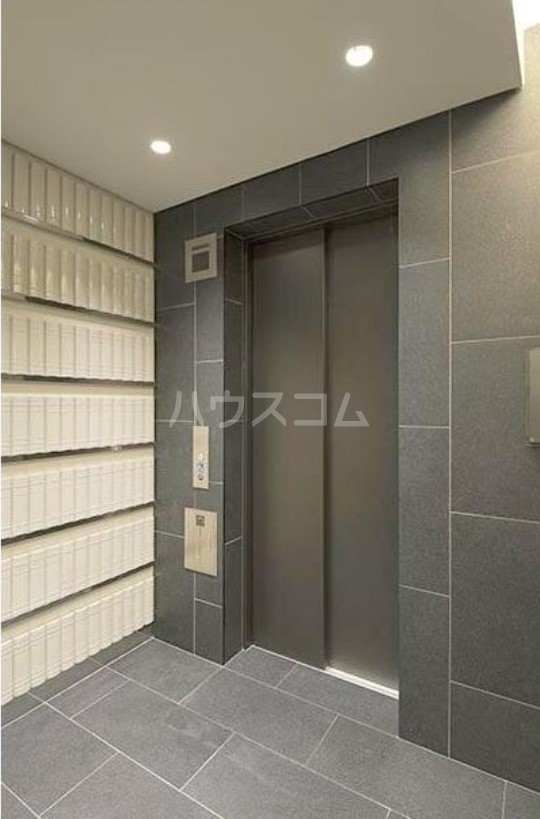 25/30 エントランス