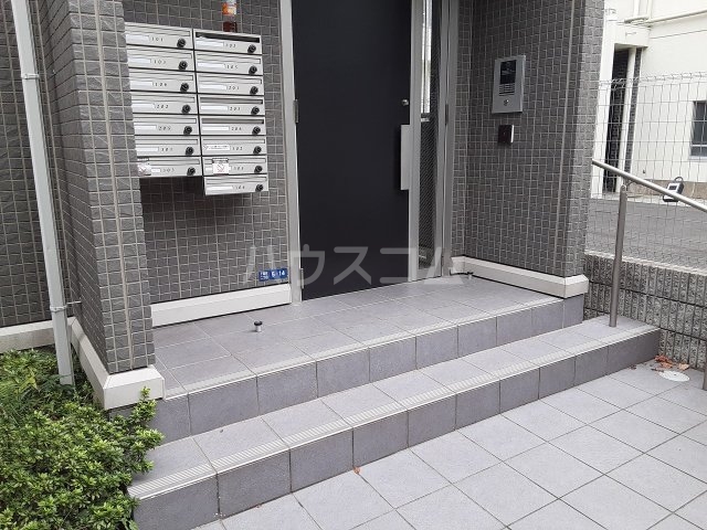 16/17 エントランス