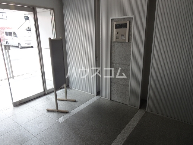 19/23 エントランス