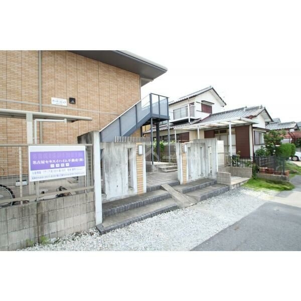 14/22 エントランス