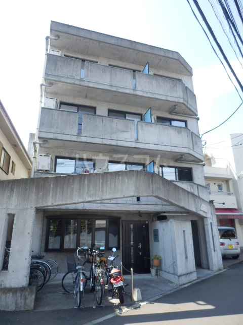 18/28 エントランス