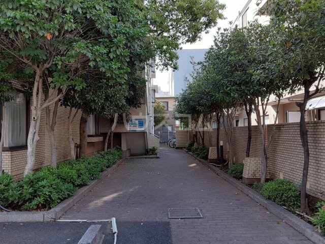 26/30 エントランス