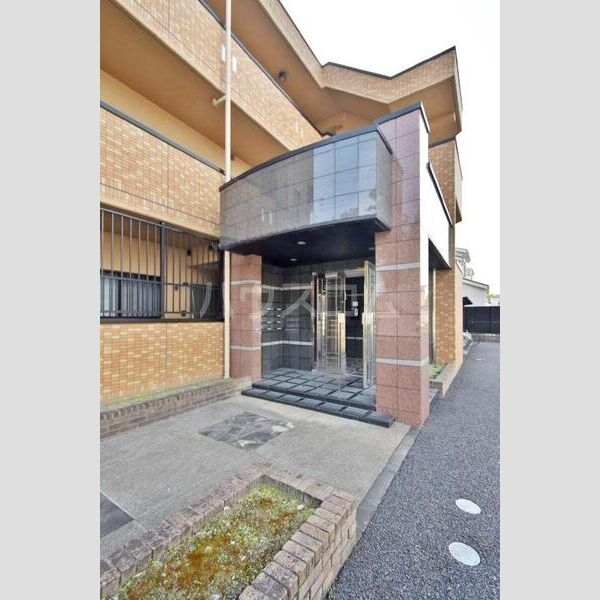 13/18 エントランス