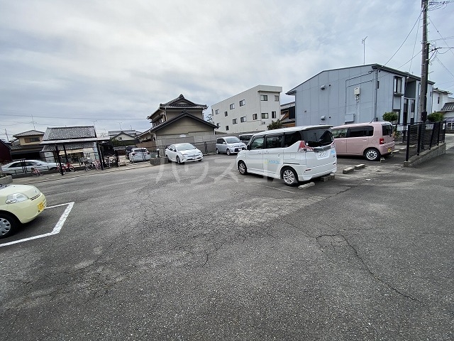 28/30 駐車場