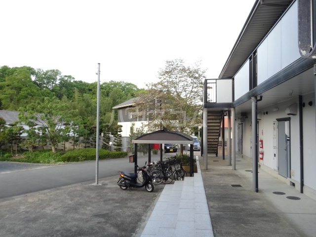 27/30 エントランス