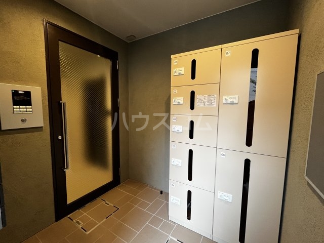 21/30 エントランス