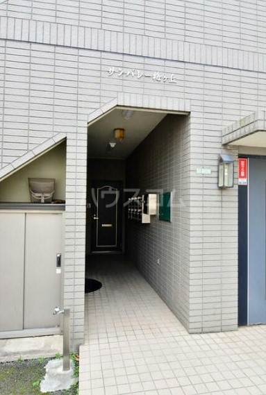 28/30 エントランス