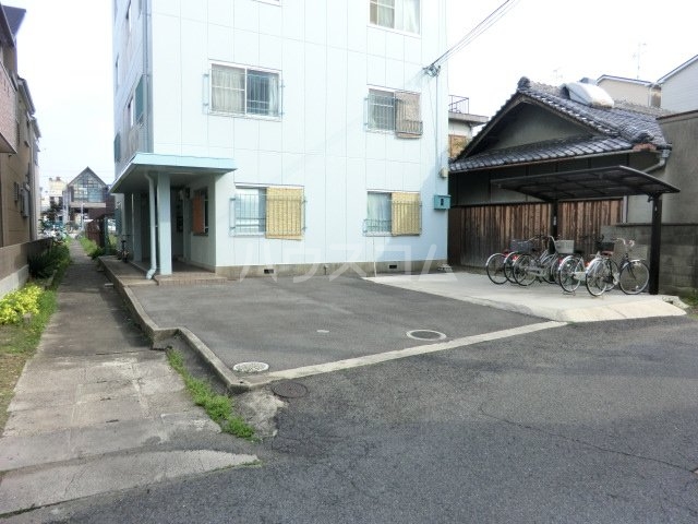 15/18 駐車場