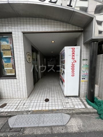 21/30 エントランス