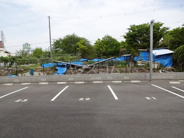 18/27 駐車場