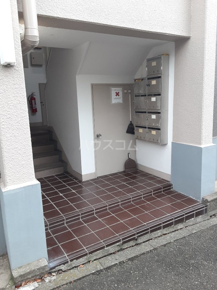 25/30 エントランス