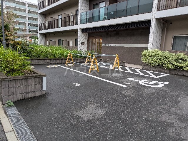 28/30 駐車場