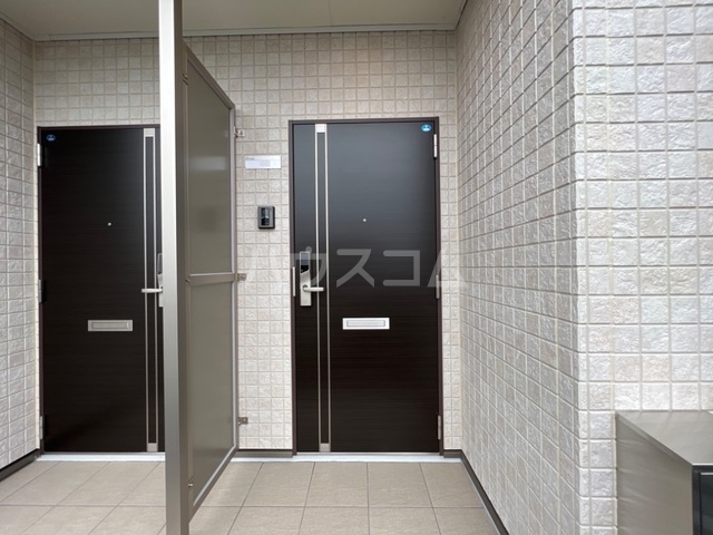 21/28 エントランス