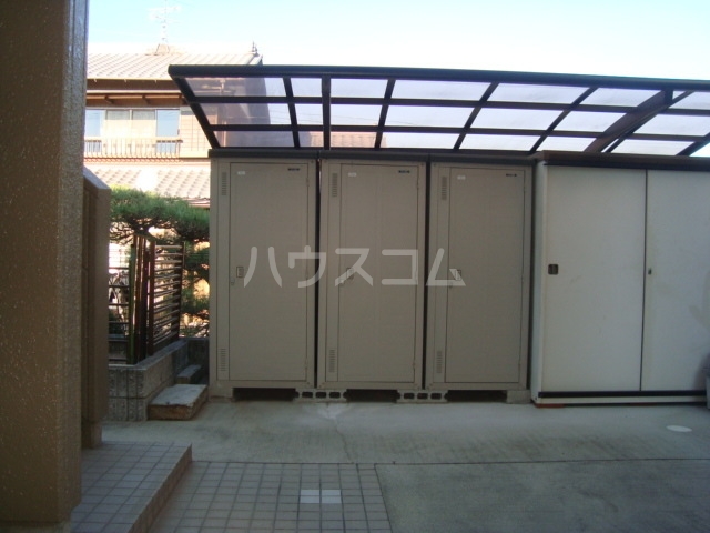 23/30 エントランス