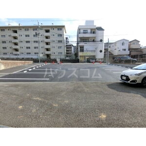 2/4 駐車場