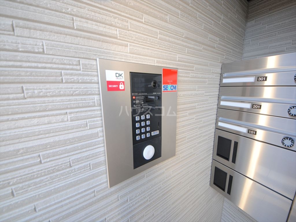 26/30 エントランス