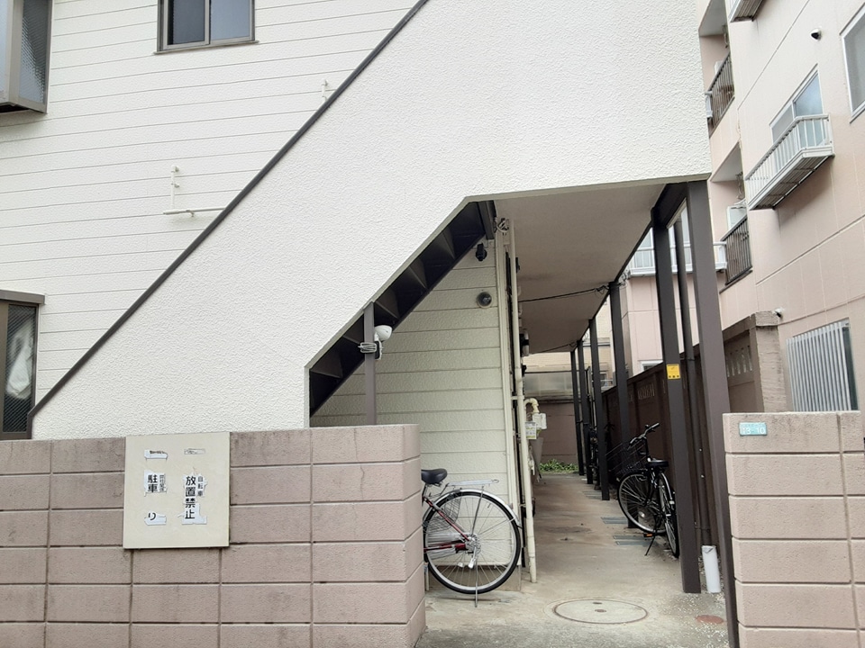 16/21 エントランス