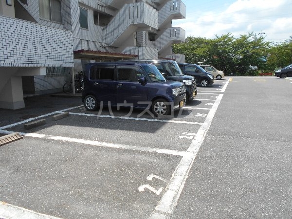 18/27 駐車場