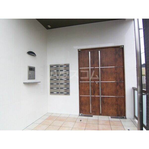 15/21 エントランス