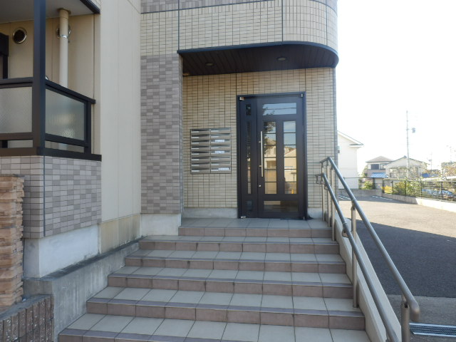 21/30 エントランス