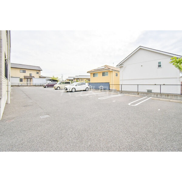 20/28 駐車場