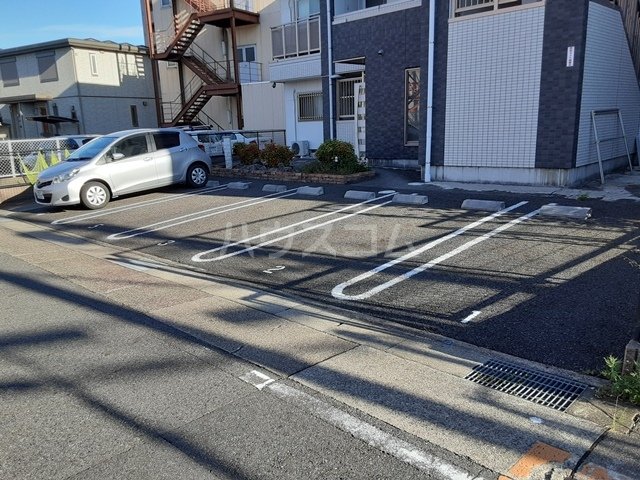 28/30 駐車場