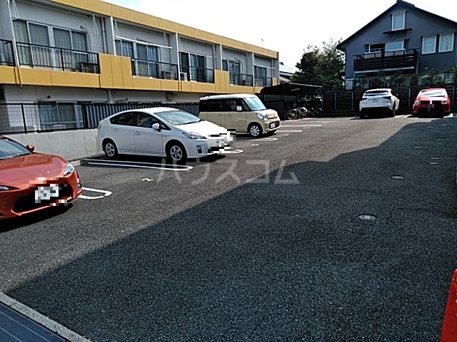 28/30 駐車場