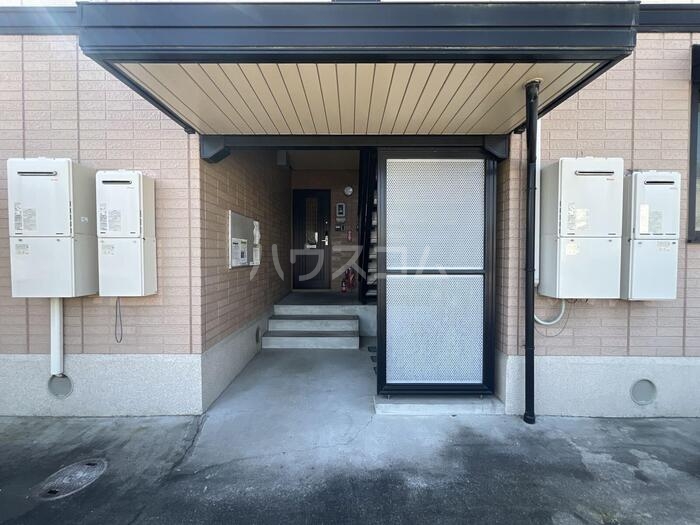 19/27 エントランス