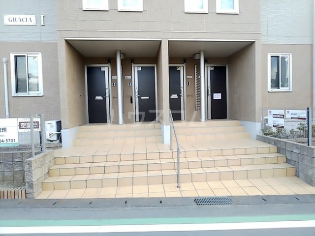 17/26 エントランス