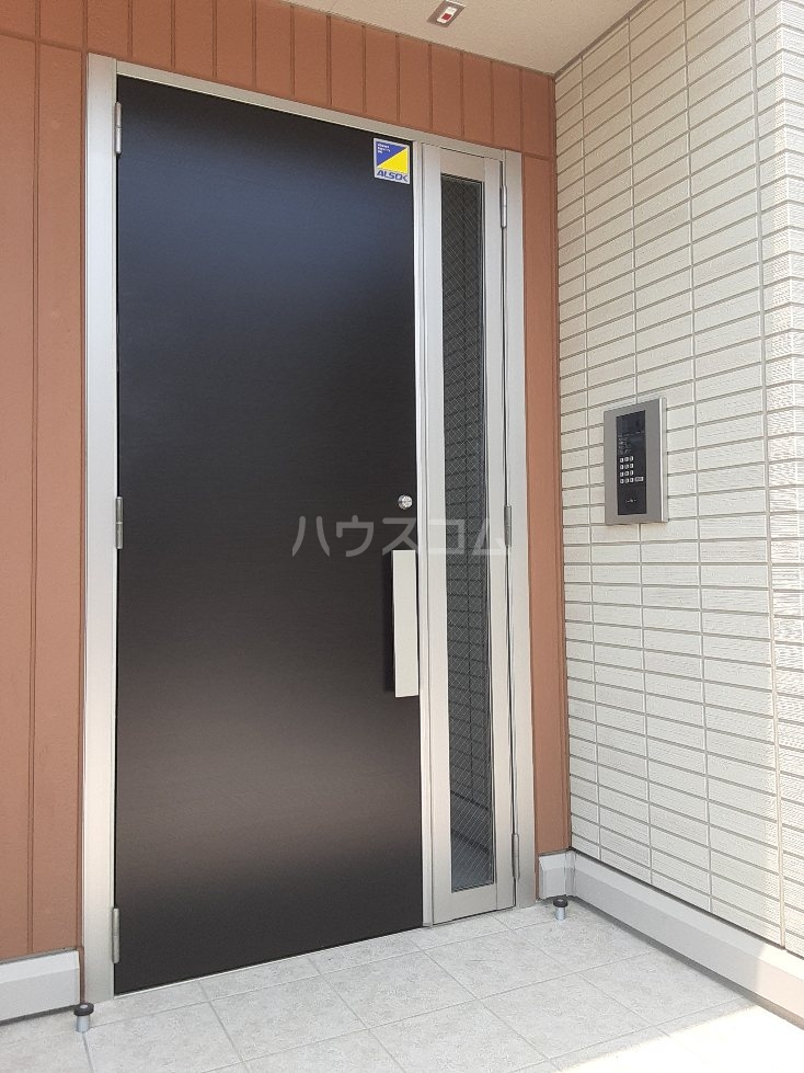 26/30 エントランス