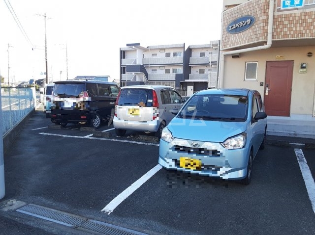 2/3 駐車場