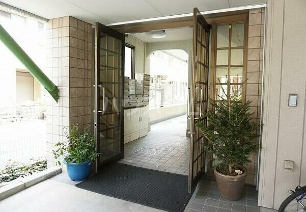 19/23 エントランス