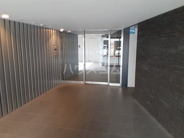 26/28 エントランス