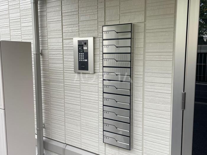 16/19 エントランス