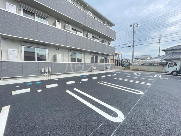 18/28 駐車場