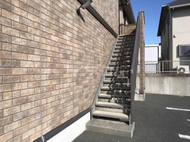 17/23 エントランス